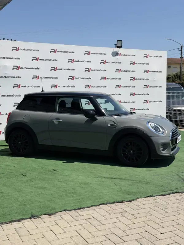 MINI Cooper 2017 - 12500 EUR, 173200 km - AUTO.MOTO.pt - 173200km - foto 17 de 25