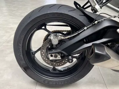Triumph Street Triple 2024 - 9900 EUR, 24000 km - 24000km - foto 13 de 15