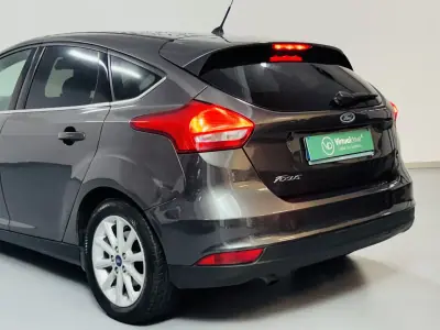 Ford Focus 2015 - 9750 EUR, 182000 km - AUTO.MOTO.pt - 182000km - foto 9 de 49