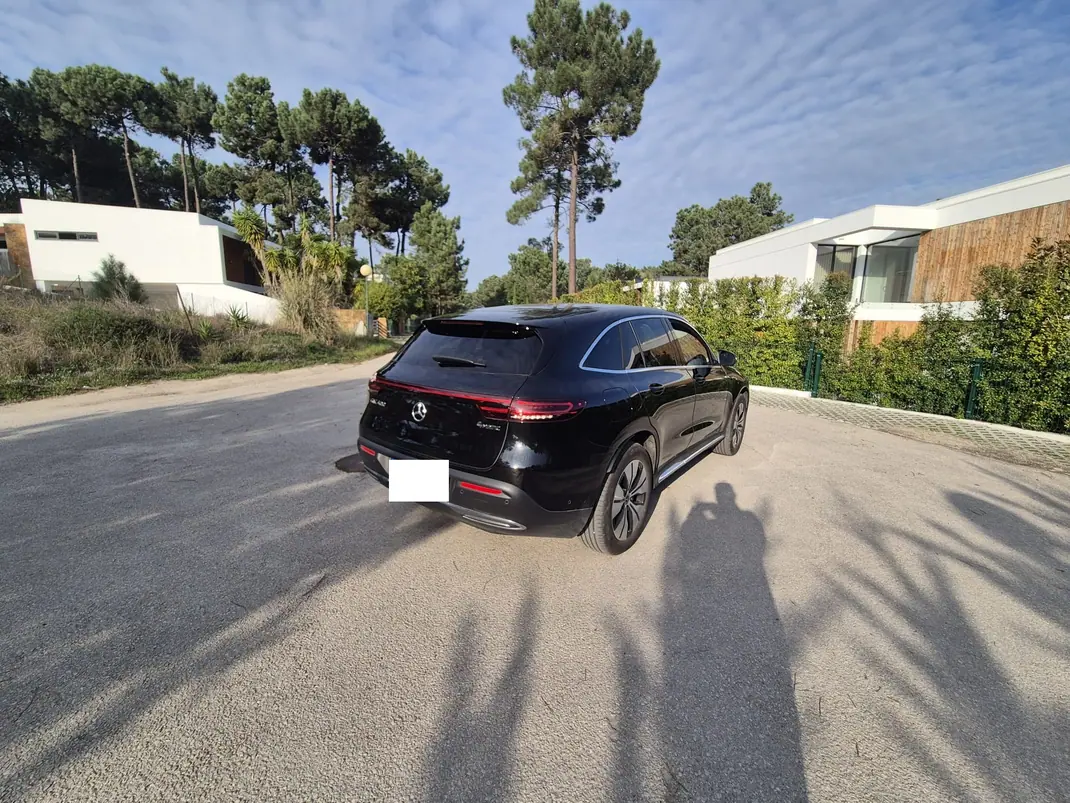 Mercedes-Benz EQC 2023 - 40000 EUR, 31000 km - AUTO.MOTO.pt - 31000km - foto 5 de 16