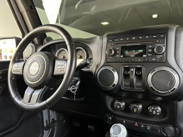 Jeep Wrangler 2014 - 39990 EUR, 115000 km - AUTO.MOTO.pt - 115000km - foto 13 de 54