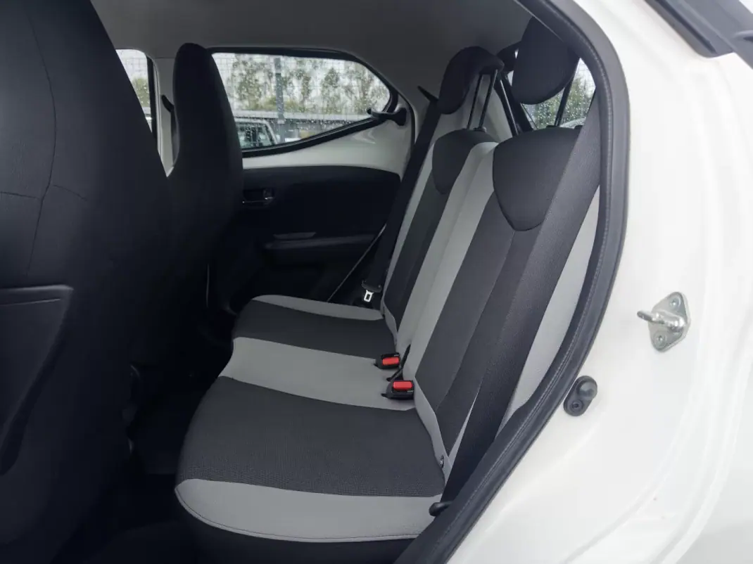 Toyota Aygo 2018 - 9990 EUR, 90000 km - AUTO.MOTO.pt - 90000km - foto 20 de 28