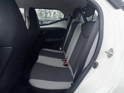 Toyota Aygo 2018 - 9990 EUR, 90000 km - AUTO.MOTO.pt - 90000km - foto 20 de 28