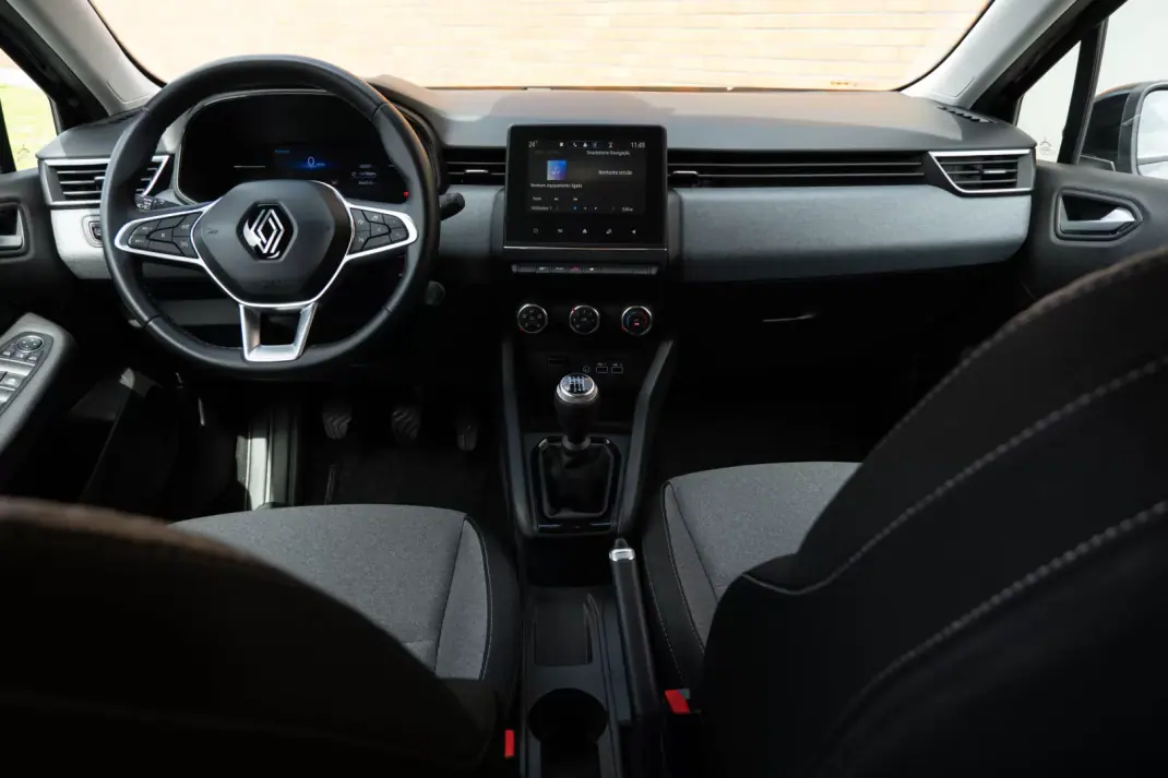 Renault Clio 2024 - 16950 EUR, 38060 km - AUTO.MOTO.pt - 38060km - foto 6 de 16