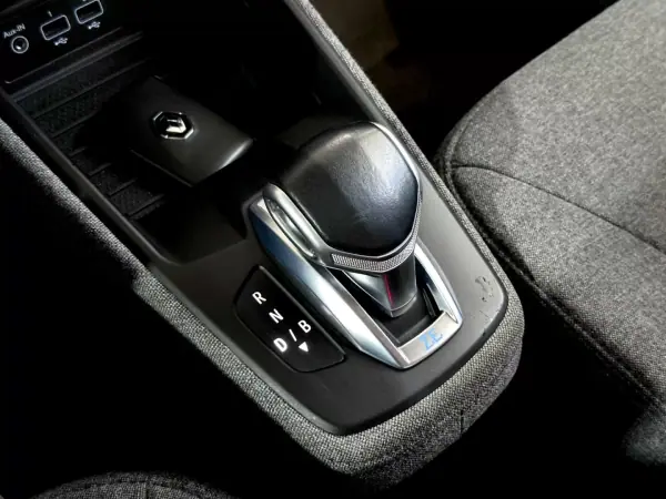 Renault Zoe 2020 - 14500 EUR, 71943 km - AUTO.MOTO.pt - 71943km - foto 23 de 24