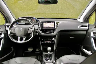 Peugeot 2008 2017 - 12900 EUR, 100000 km - AUTO.MOTO.pt - 100000km - foto 16 de 27