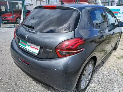 Peugeot 208 2017 - 7950 EUR, 104781 km - AUTO.MOTO.pt - 104781km - foto 8 de 26
