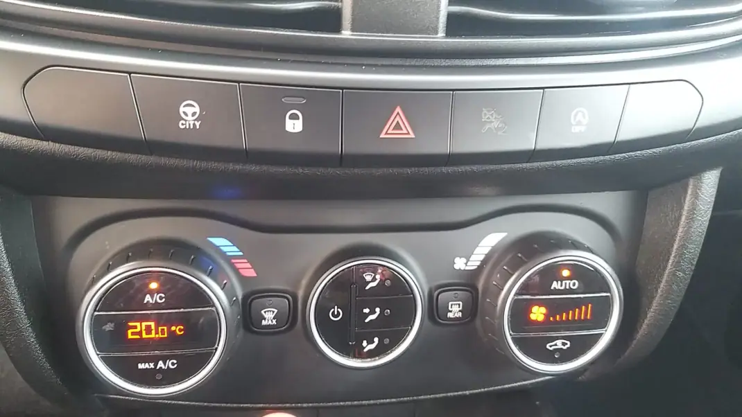 Fiat Tipo Station Wagon 2020 - 14350 EUR, 60939 km - AUTO.MOTO.pt - 60939km - foto 27 de 34