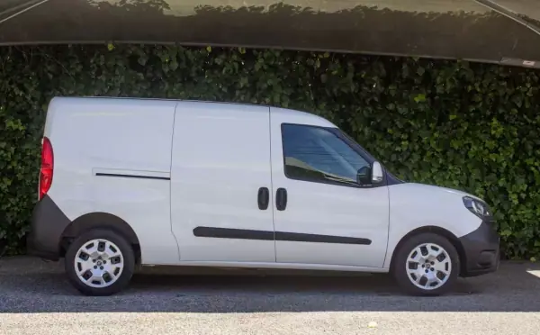 Fiat Doblo 2021 - 12900 EUR, 169000 km - AUTO.MOTO.pt - 169000km - foto 6 de 15