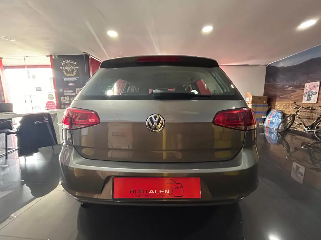 Volkswagen Golf 2014 - 15500 EUR, 143946 km - AUTO.MOTO.pt - 143946km - foto 5 de 23