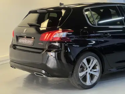 Peugeot 308 2017 - 10990 EUR, 120000 km - AUTO.MOTO.pt - 120000km - foto 31 de 35