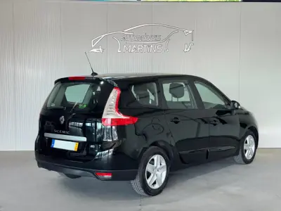 Renault Grand Scénic 2014 - 7990 EUR, 308370 km - AUTO.MOTO.pt - 308370km - foto 7 de 20