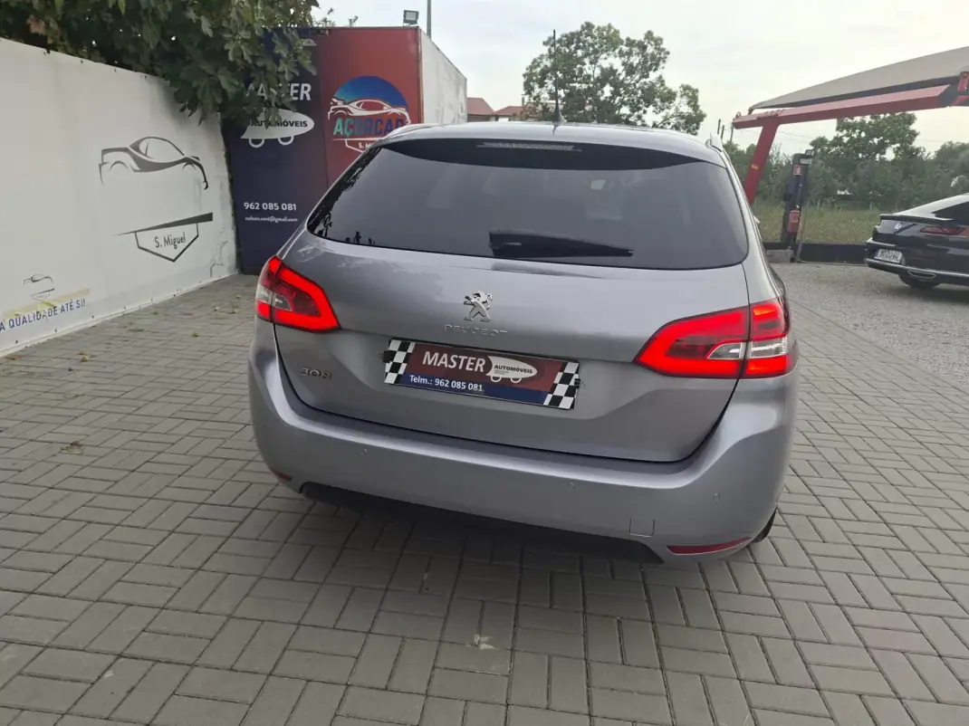 Peugeot 308 SW 2021 - 13490 EUR, 46850 km - 46850km - foto 10 de 28