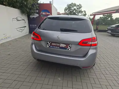 Peugeot 308 SW 2021 - 13490 EUR, 46850 km - 46850km - foto 10 de 28