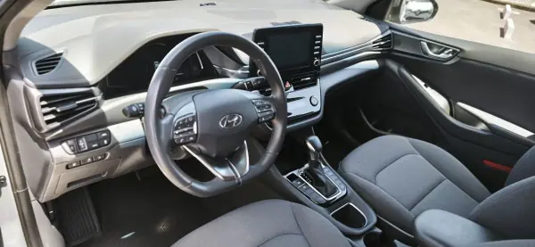 Hyundai Ioniq 2020 - 14500 EUR, 196456 km - AUTO.MOTO.pt - 196456km - foto 9 de 11