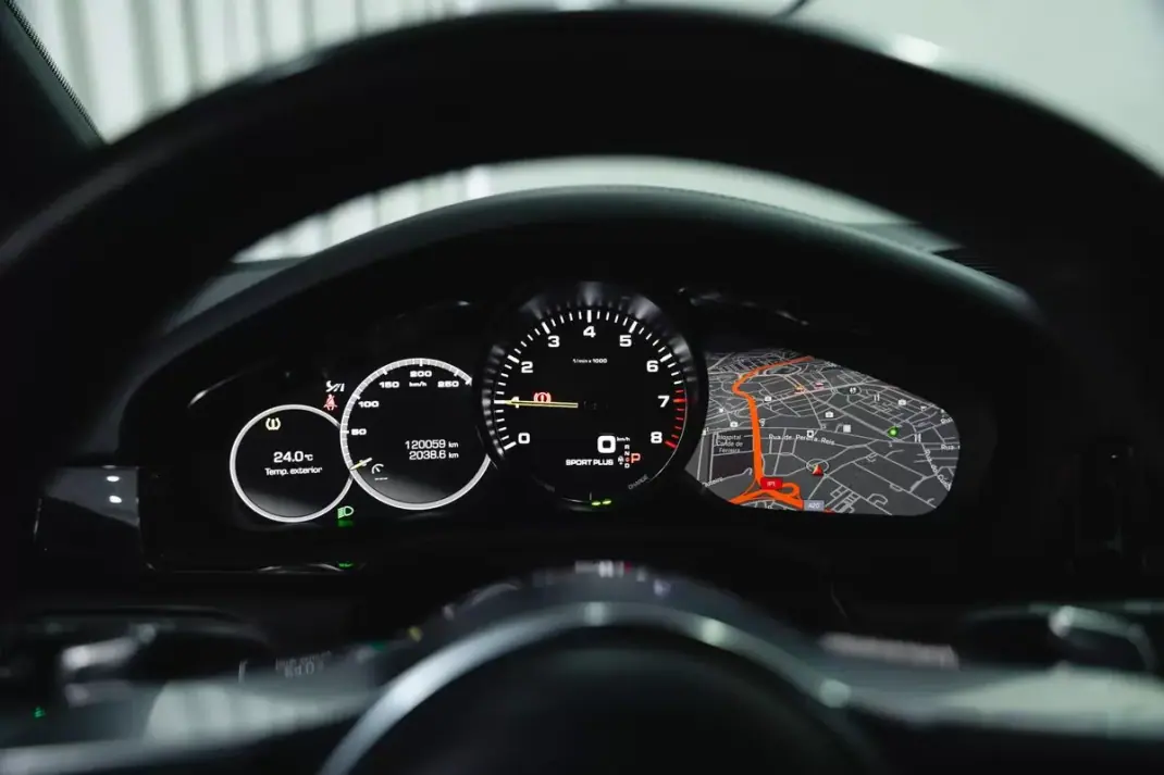 Porsche Cayenne 2018 - 57950 EUR, 120059 km - 120059km - foto 32 de 60