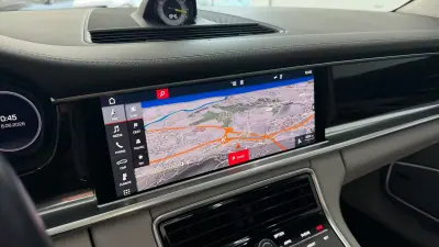 Porsche Panamera 2018 - 79990 EUR, 140973 km - AUTO.MOTO.pt - 140973km - foto 19 de 36