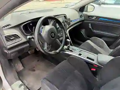Renault Mégane 2018 - 12500 EUR, 232000 km - AUTO.MOTO.pt - 232000km - foto 12 de 15