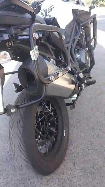 Triumph 2015 - 9000 EUR, 32500 km - 32500km - foto 4 de 15