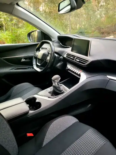 Peugeot 3008 2017 - 16990 EUR, 161440 km - AUTO.MOTO.pt - 161440km - foto 21 de 23