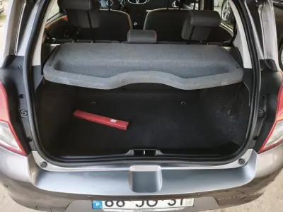 Renault Clio 2010 - 5990 EUR, 290000 km - AUTO.MOTO.pt - 290000km - foto 14 de 15
