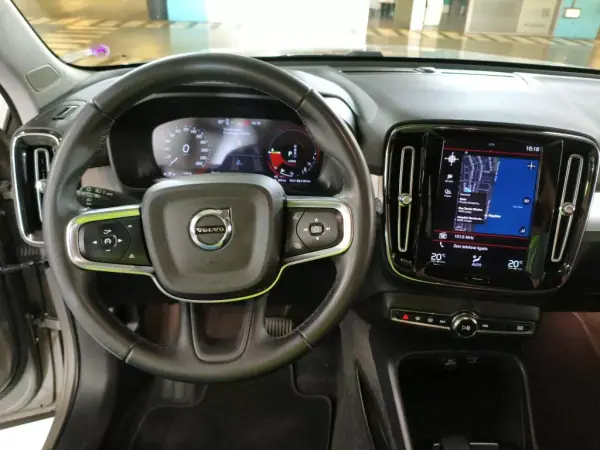 Volvo XC 40 2022 - 28750 EUR, 114610 km - AUTO.MOTO.pt - 114610km - foto 6 de 8