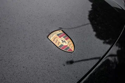 Porsche Macan 2025 - 83990 EUR, 15400 km - AUTO.MOTO.pt - 15400km - foto 9 de 49