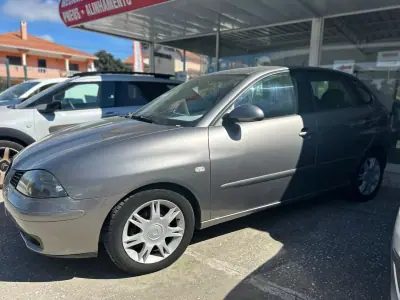 SEAT Ibiza 2005 - 5490 EUR, 145000 km - AUTO.MOTO.pt - 145000km - foto 2 de 7