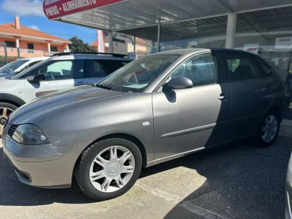 SEAT Ibiza 2005 - 5490 EUR, 145000 km - AUTO.MOTO.pt - 145000km - foto 2 de 7