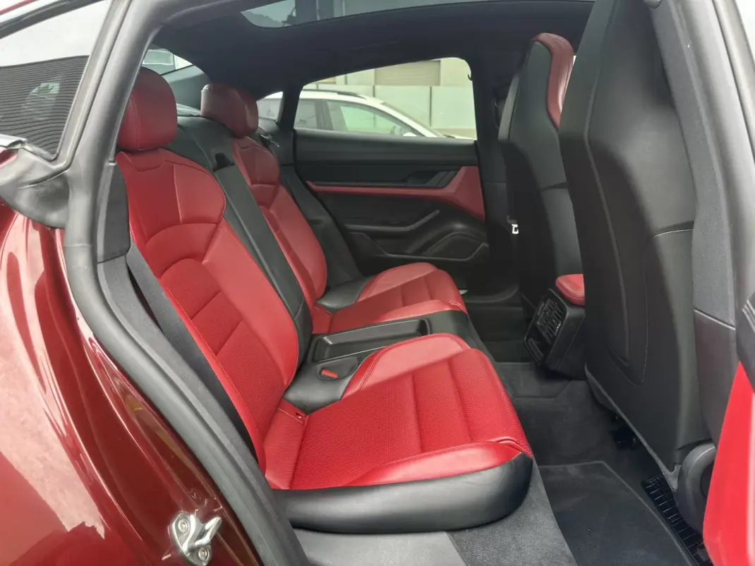 Porsche Taycan 2020 - 49900 EUR, 100000 km - AUTO.MOTO.pt - 100000km - foto 44 de 61