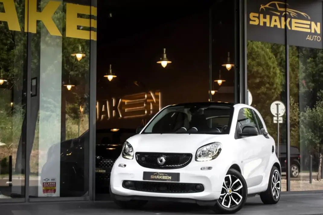 Smart ForTwo Coupé 2019 - 10900 EUR, 68296 km - AUTO.MOTO.pt - 68296km - foto 1 de 37