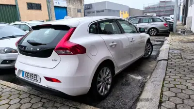 Volvo V40 2013 - 11400 EUR, 182000 km - AUTO.MOTO.pt - 182000km - foto 17 de 24