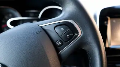 Renault Clio 2018 - 12000 EUR, 78100 km - AUTO.MOTO.pt - 78100km - foto 8 de 19