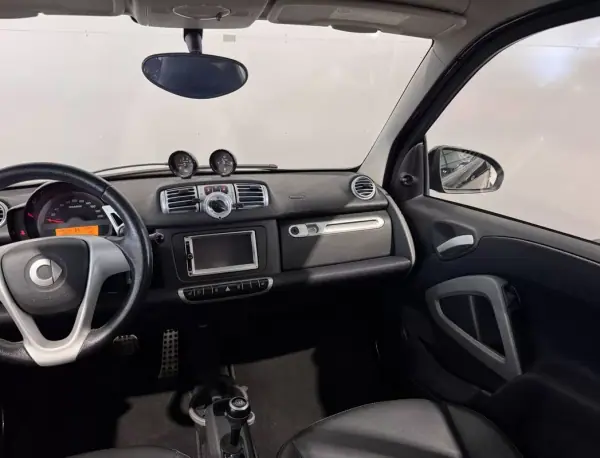 Smart ForTwo Coupé 2013 - 12500 EUR, 118671 km - AUTO.MOTO.pt - 118671km - foto 9 de 48