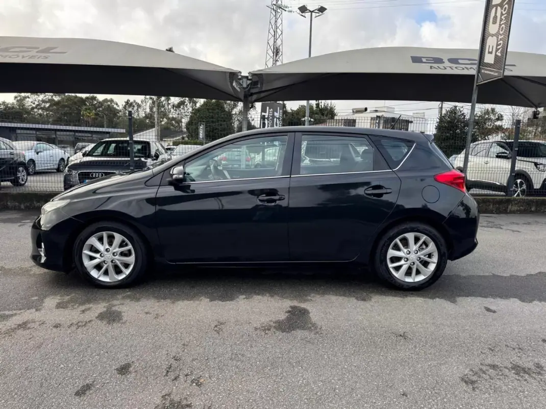 Toyota Auris 2014 - 10990 EUR, 224000 km - AUTO.MOTO.pt - 224000km - foto 4 de 27