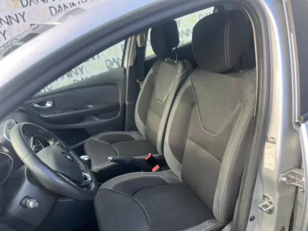 Renault Clio 2017 - 11900 EUR, 140000 km - AUTO.MOTO.pt - 140000km - foto 10 de 13