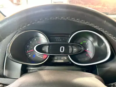 Renault Clio Sport Tourer 2017 - 13900 EUR, 192695 km - AUTO.MOTO.pt - 192695km - foto 19 de 25