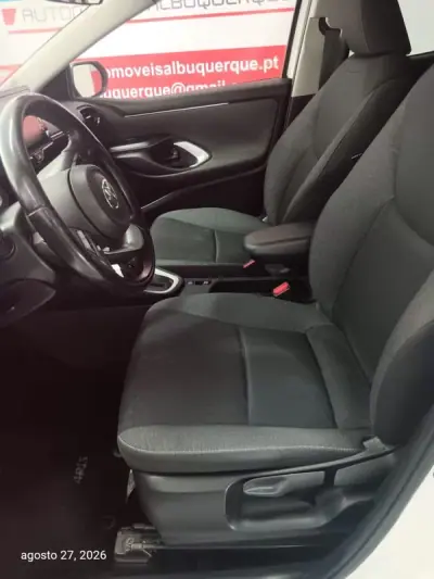 Toyota Yaris 2021 - 15950 EUR, 145000 km - 145000km - foto 15 de 19