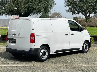 Opel COMBO 2022 - 17450 EUR, 123000 km - AUTO.MOTO.pt - 123000km - foto 7 de 37