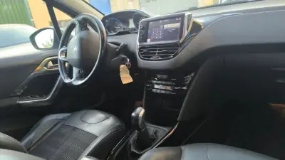 Peugeot 2008 2017 - 11500 EUR, 164000 km - AUTO.MOTO.pt - 164000km - foto 4 de 15