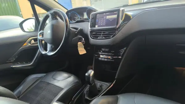 Peugeot 2008 2017 - 11500 EUR, 164000 km - AUTO.MOTO.pt - 164000km - foto 4 de 15