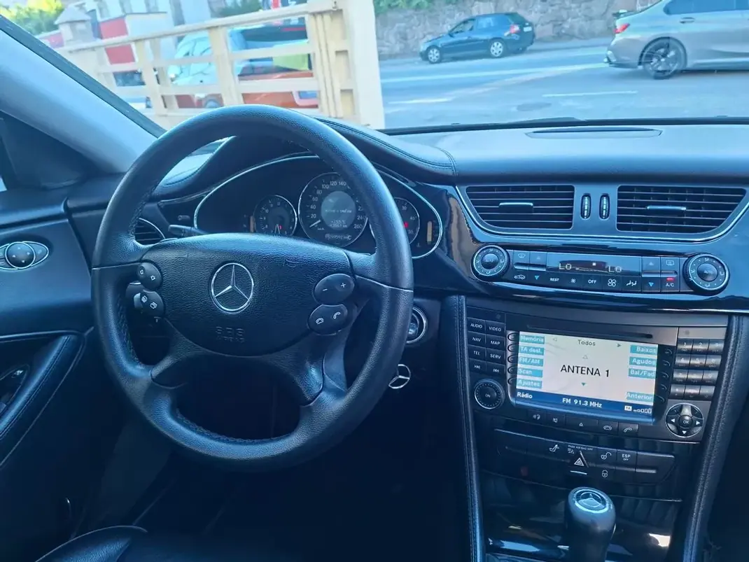 Mercedes-Benz CLS 320 2006 - 14900 EUR, 299952 km - 299952km - foto 34 de 38