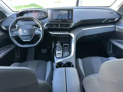 Peugeot 5008 2021 - 18900 EUR, 200000 km - AUTO.MOTO.pt - 200000km - foto 31 de 60