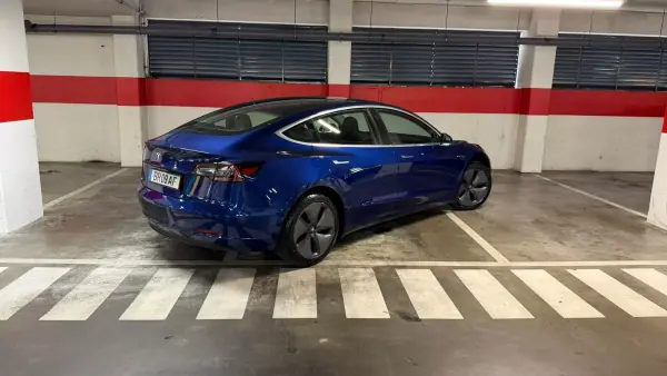 Tesla Model 3 2019 - 21900 EUR, 144900 km - AUTO.MOTO.pt - 144900km - foto 26 de 27