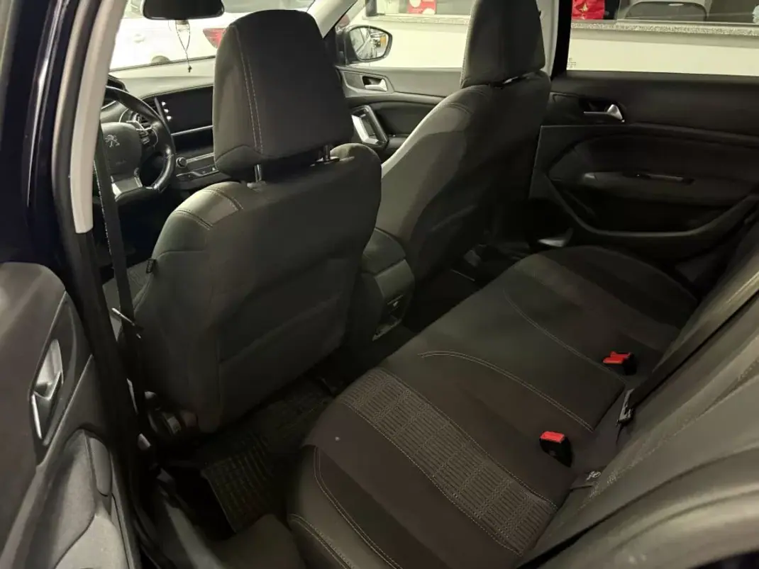 Peugeot 308 2019 - 11950 EUR, 251116 km - AUTO.MOTO.pt - 251116km - foto 6 de 16