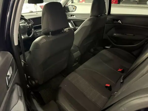 Peugeot 308 2019 - 11950 EUR, 251116 km - AUTO.MOTO.pt - 251116km - foto 6 de 16