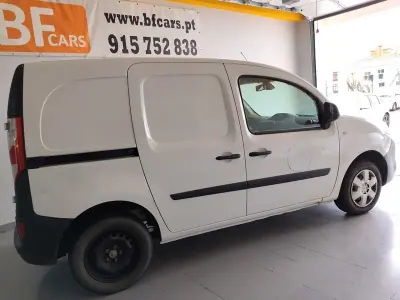 Renault Kangoo 2021 - 9350 EUR, 178000 km - AUTO.MOTO.pt - 178000km - foto 2 de 6