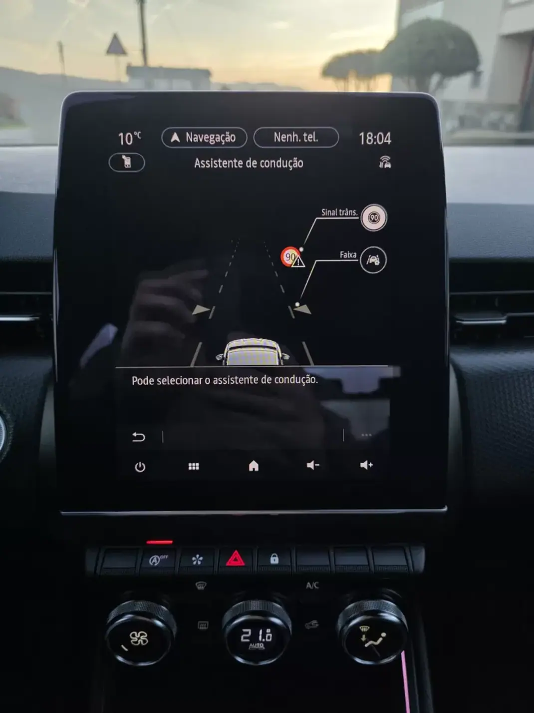 Renault Clio 2022 - 14500 EUR, 104000 km - AUTO.MOTO.pt - 104000km - foto 30 de 43