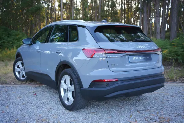 Audi Q4 e-tron 2022 - 28490 EUR, 52000 km - AUTO.MOTO.pt - 52000km - foto 10 de 25