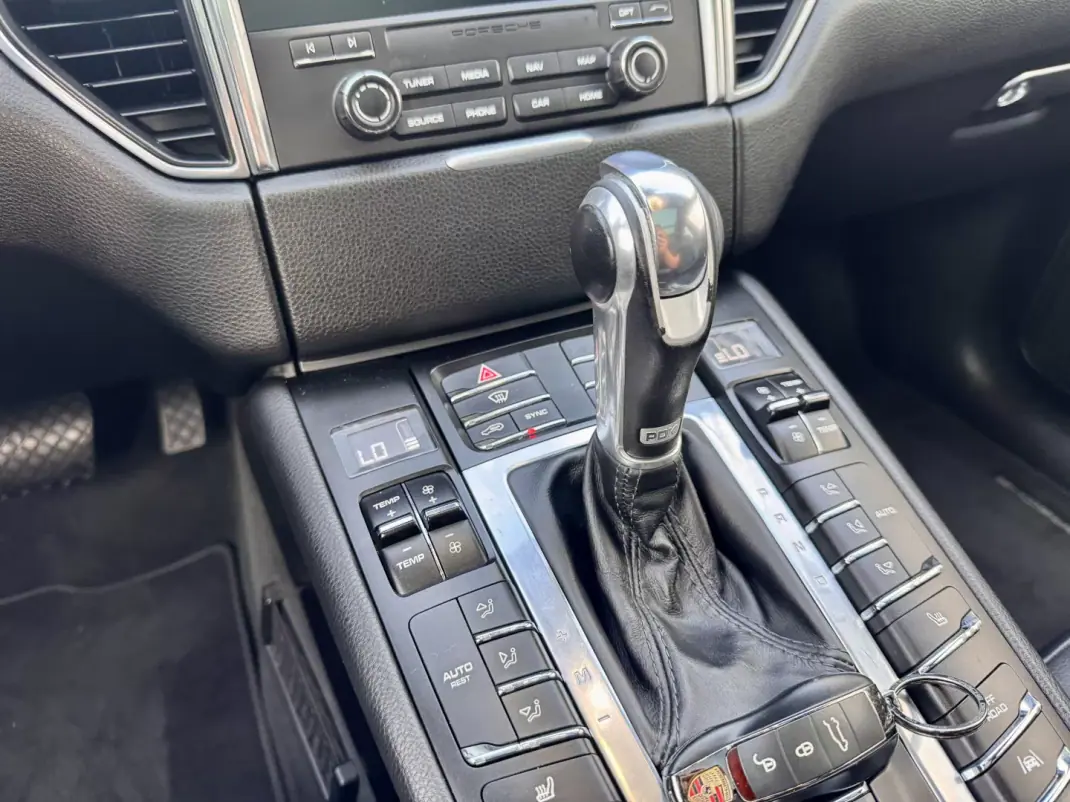 Porsche Macan 2016 - 45990 EUR, 132000 km - AUTO.MOTO.pt - 132000km - foto 21 de 34